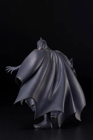 Фигурка Бэтмена — Kotobukiya Batman Hush Blue Variant ARTFX+ 1/6