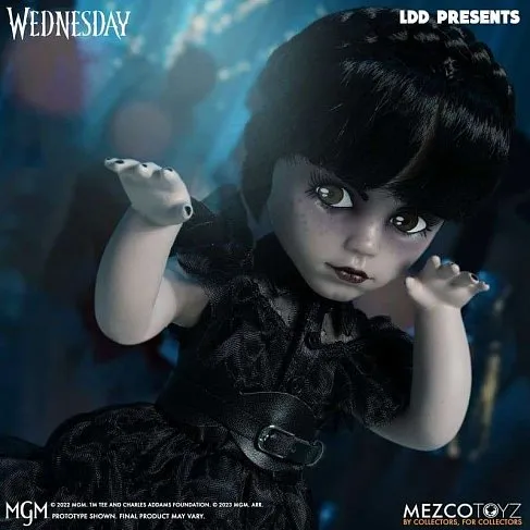 Фигурка Уэнсдэй — Mezco Wednesday Dancing Living Dead Dolls