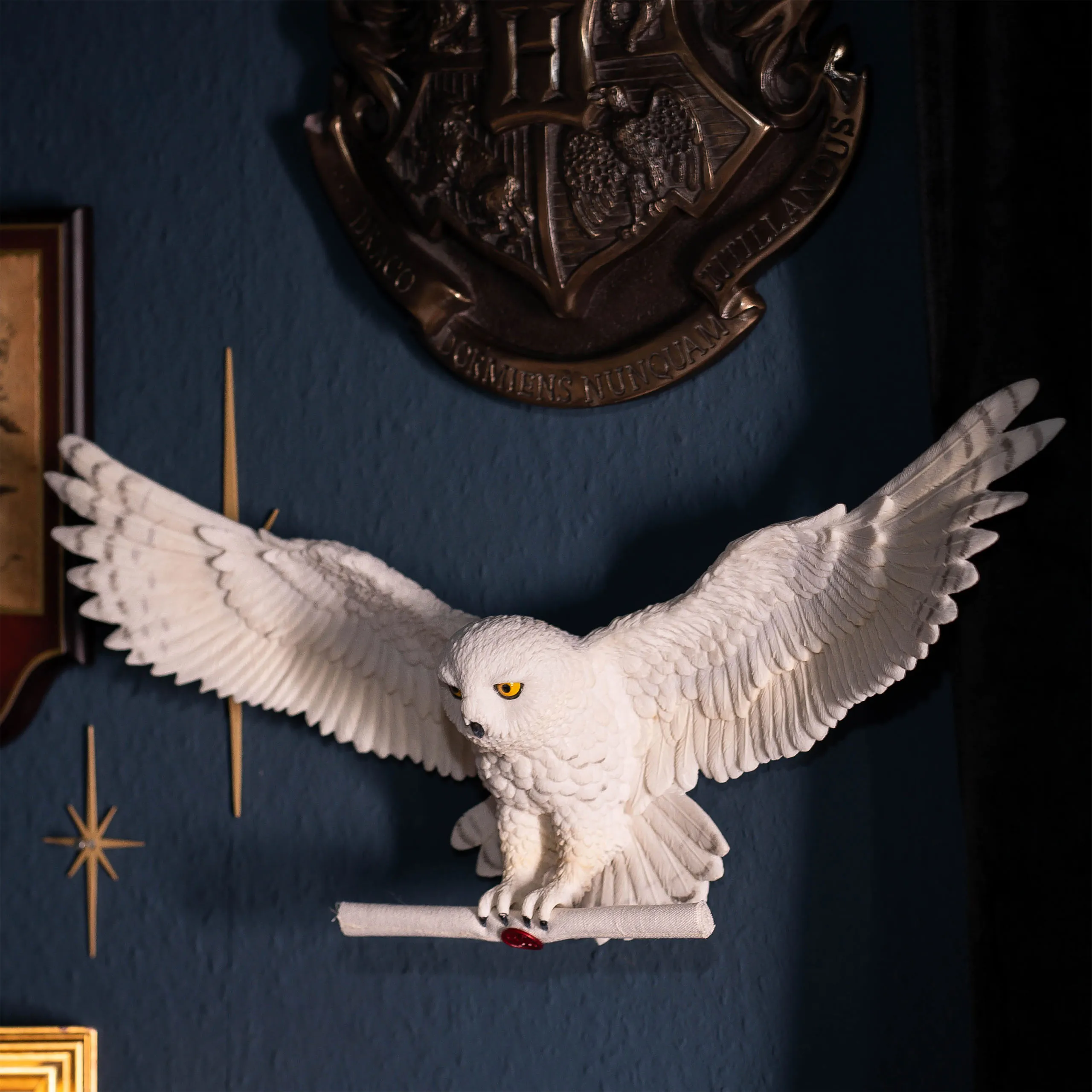 Фигурка Букля — Noble Collection Hedwig Post Wall Decor
