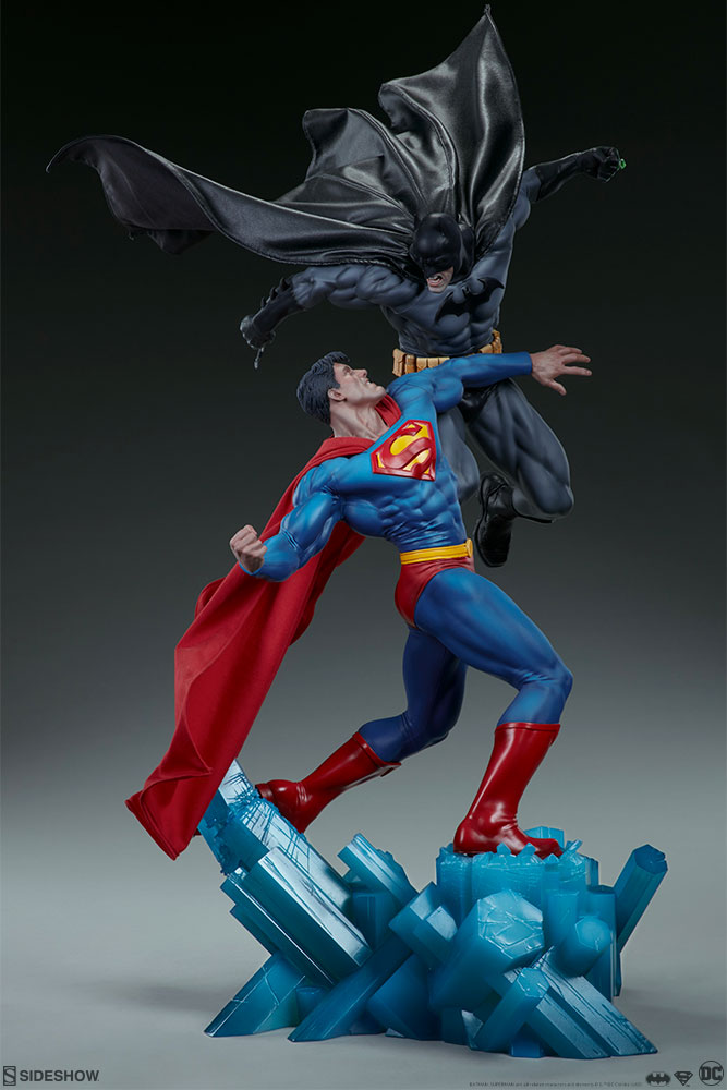 Sideshow-Batman-vs-Superman-Statue-002.jpg