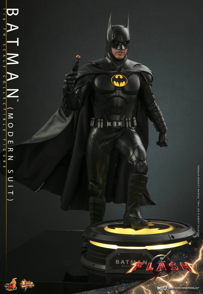 купить Фигурка Бэтмен — Hot Toys MMS712 Flash Batman Modern Suit 2023 1:6 5.jpeg