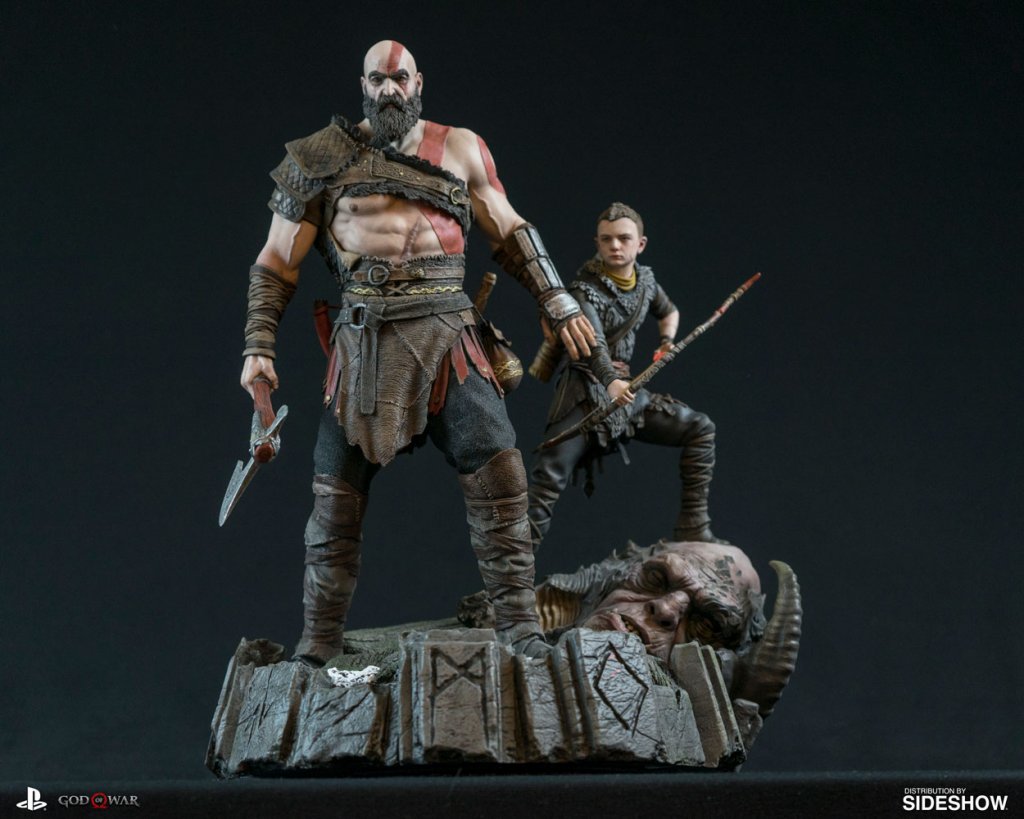 God-of-War-4-Kratos-and-Atreus-Statue-by-Sony-001.jpg