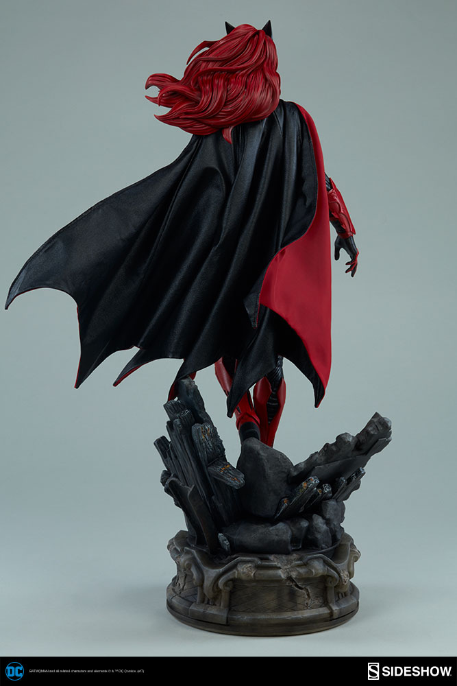 Sideshow-Batwoman-Premium-Format-Figure-010.jpg