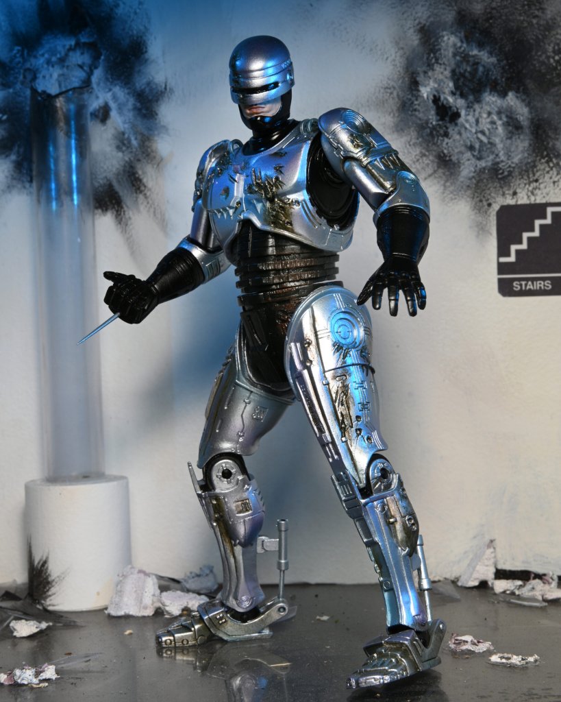 Фигурка Робокоп — Neca Robocop Ultimate Battle-Damaged w Chair 12.jpeg
