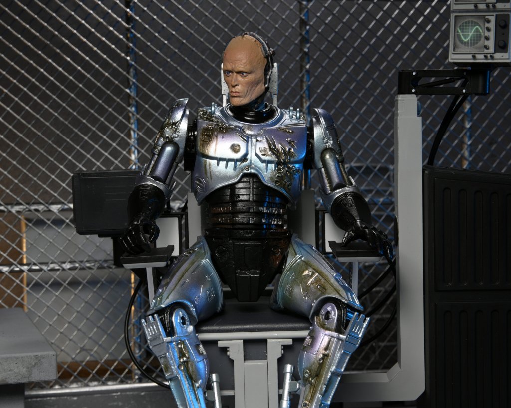 Фигурка Робокоп — Neca Robocop Ultimate Battle-Damaged w Chair 14.jpeg