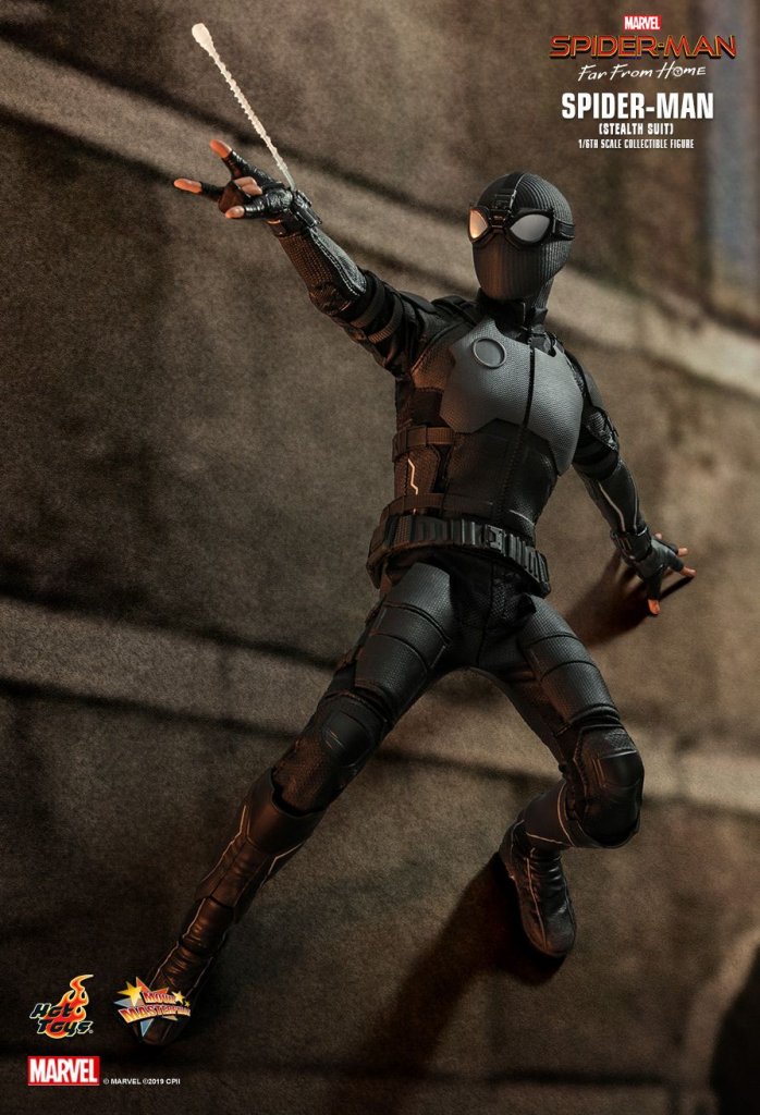 Фигурка Спайдермен Stealth Suit от Hot Toys 2.jpg