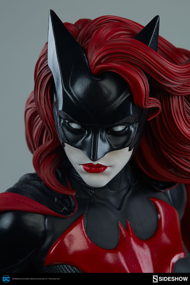 Sideshow-Batwoman-Premium-Format-Figure-014.jpg