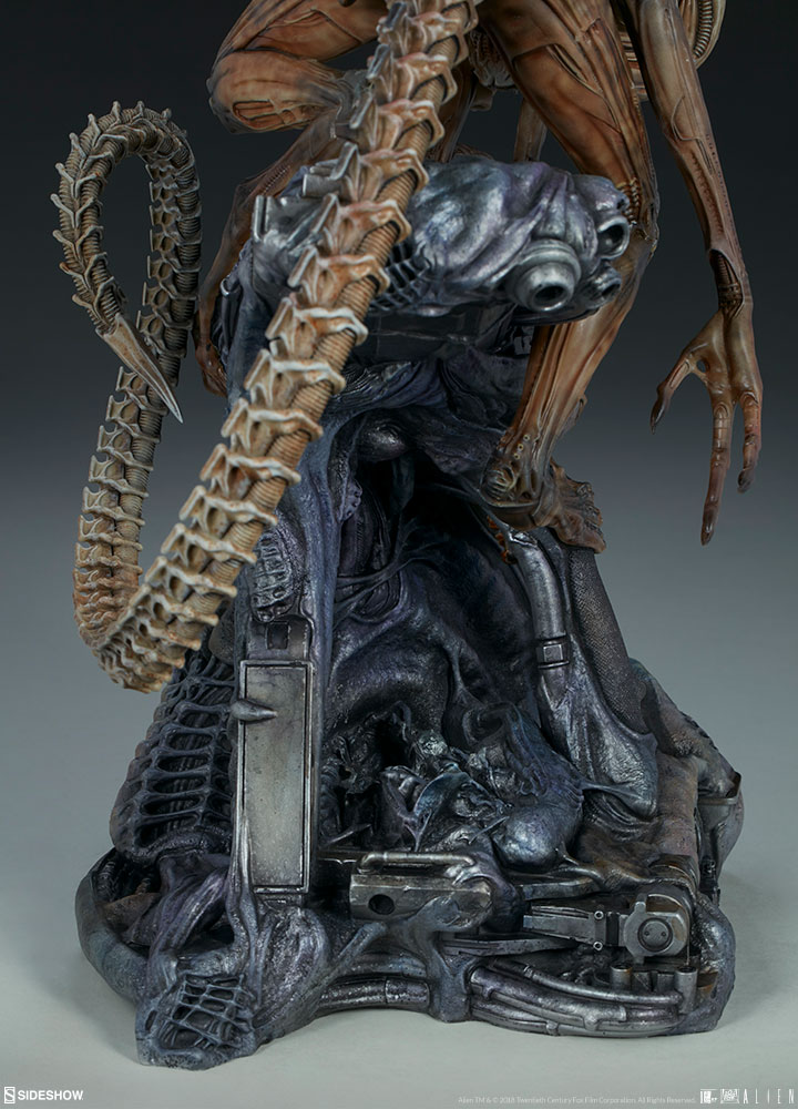 Alien-Warrio-Mythos-Statue-012.jpg