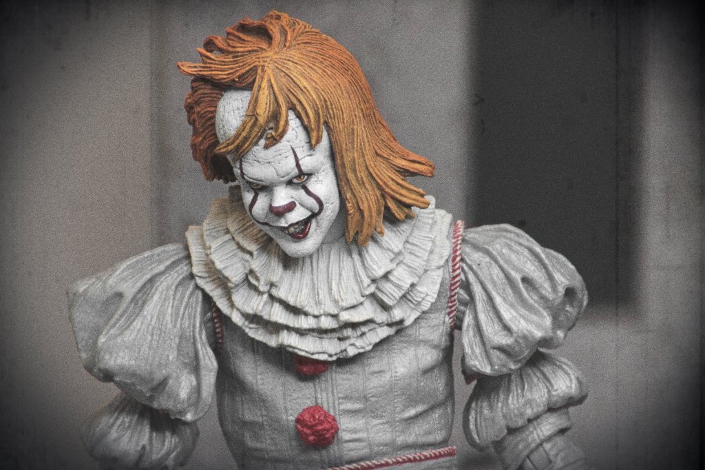 NECA-Well-House-Pennywise-009.jpg