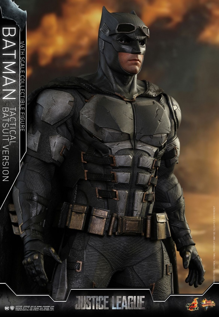 Hot-Toys-Justice-League-Tactical-Suit-Batman-005.jpg