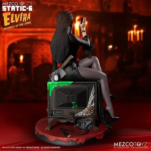 Фигурка Эльвира — Mezco Elvira Static 6