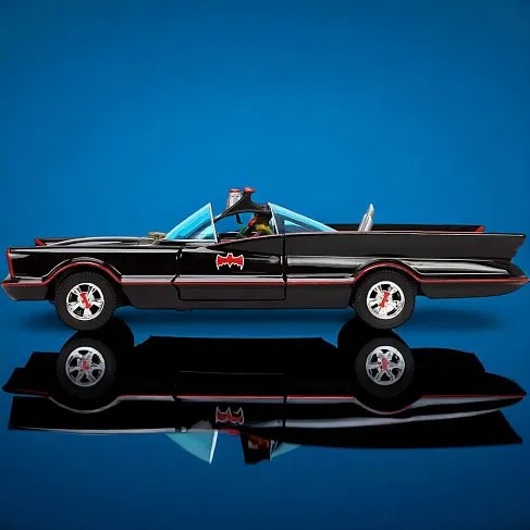 Модель Бэтмобиля — Batman TV Series 1966 Diecast Model 1/24 Batmobile w figure