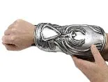 Модель Ezio Auditore Hidden Blade 1/1 — Neca Assassins Creed 2