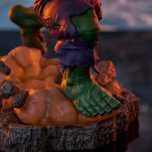 Фигурка Халк — Marvel Hulk Classic Deluxe Gallery Diorama