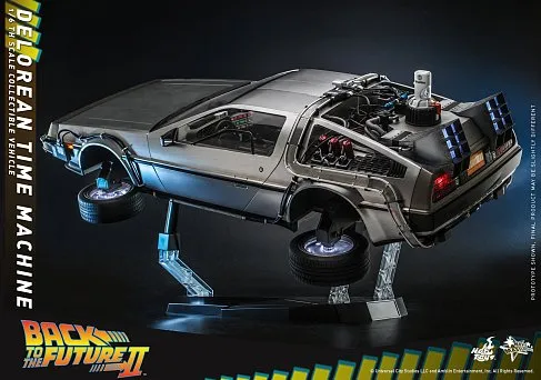 Модель DeLorean Time Machine — Hot Toys MMS636 Back to the Future II 1/6