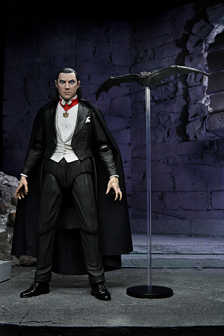 Фигурка Dracula Transylvania — Neca Universal Monsters Ultimate Color