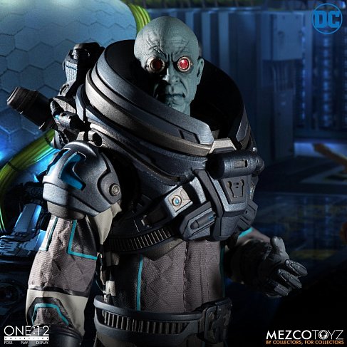 Figurka-Mr-Freeze-_-Mezco-One-