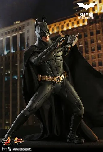 Фигурка Batman Exclusive — Hot Toys MMS595 Batman Begins 1/6