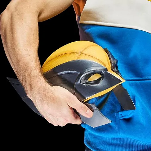 Шлем Росомахи — Hasbro Marvel Legends Premium Wolverine Mask