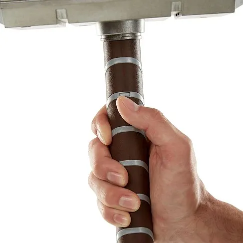 Модель Молот Тора — Hasbro Marvel Legends Mjolnir Hammer Deluxe