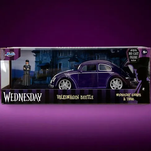 Модель Wednesday 1972 VW Beetle w Wednesday & Thing Figures — 1:24 Die-cast Model