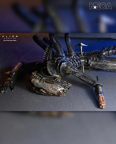 Фигурка Alien Romulus Xenomorph XX121 Deluxe Suspended Lab — Neca Ultimate Figure