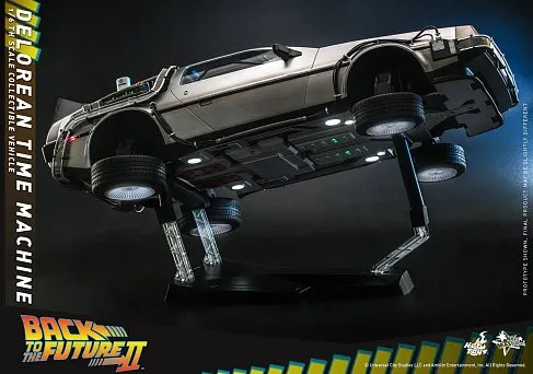 Модель DeLorean Time Machine — Hot Toys MMS636 Back to the Future II 1/6