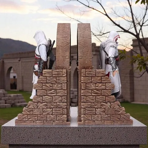 Статуэтка Altair and Ezio — Nemesis Now Assassins Creed Bookends