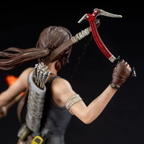 Фигурка Tomb Rider Lara Croft Survivor Eraa — Dark Horse PVC Statue