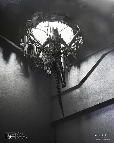 Фигурка Alien Romulus Xenomorph XX121 Deluxe Suspended Lab — Neca Ultimate Figure