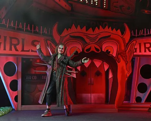 Фигурка Beetlejuice — Neca Trenchcoat Spikes Inferno Room DLX