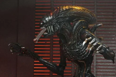 Фигурка Alien Romulus Scorched Xenomorph — Neca Ultimate Figure