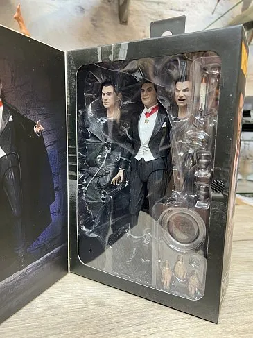 Фигурка Dracula Transylvania — Neca Universal Monsters Ultimate Color BD