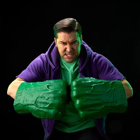 Кулаки Халка — Hasbro Marvel Legends Incredible Hulk Electronic Fists