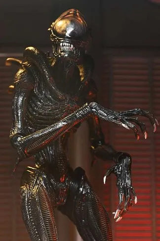 Фигурка Alien Romulus Scorched Xenomorph — Neca Ultimate Figure