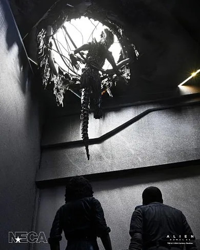 Фигурка Alien Romulus Xenomorph XX121 Deluxe Suspended Lab — Neca Ultimate Figure