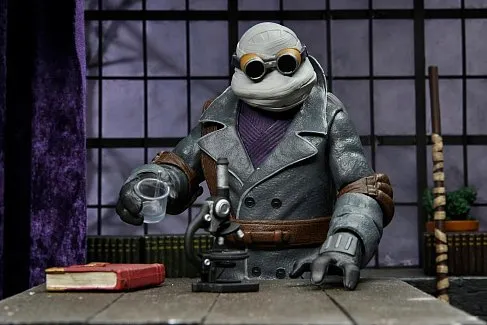 Фигурка Donatello as The Invisible Man — Neca Universal Monsters x Teenage Mutant Ninja Turtles