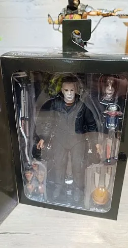 Фигурка Майкл Майерс — Neca Halloween Resurrection Michael Myers Ultimate BD