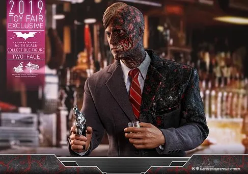 Фигурка Two Face — Hot Toys MMS546 The Dark Knight 1/6