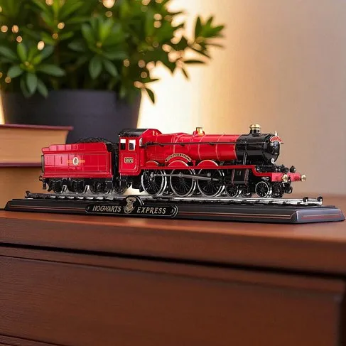 Модель Хогвартский Экспресс — Noble Collection Hogwarts Express Die-cast w Base
