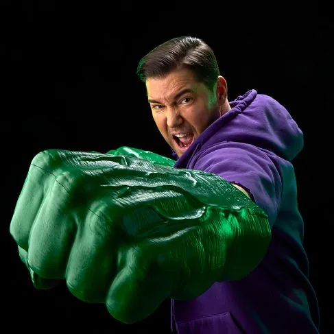 Кулаки Халка — Hasbro Marvel Legends Incredible Hulk Electronic Fists