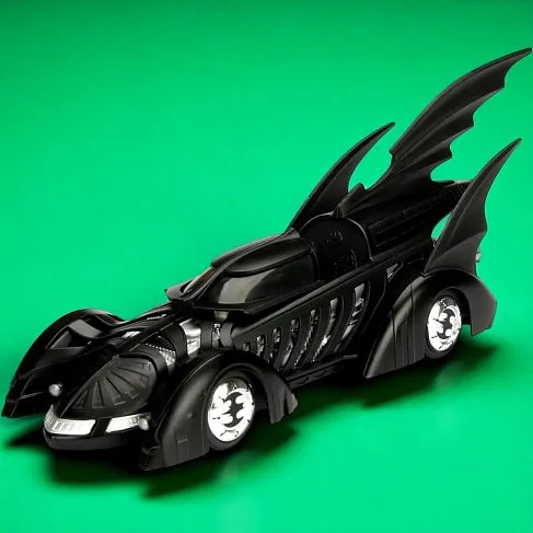 Модель Бэтмобиля — Batman Forever Diecast Model 1/24 Batmobile w figure