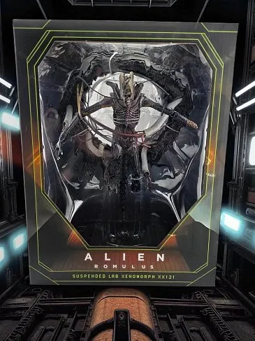 Фигурка Alien Romulus Xenomorph XX121 Deluxe Suspended Lab — Neca Ultimate Figure