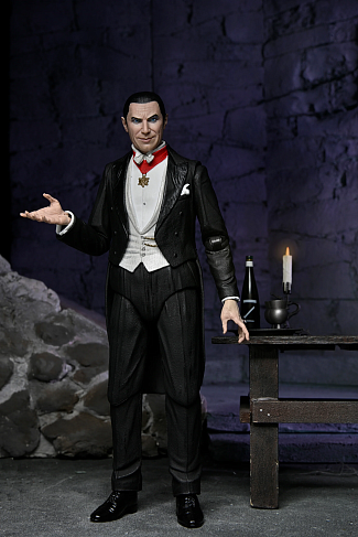 Фигурка Dracula Transylvania — Neca Universal Monsters Ultimate Color
