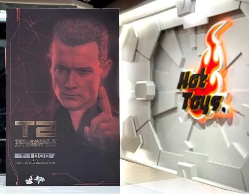 Фигурка T-1000 2.0 — Hot Toys MMS774 Terminator 2 1/6 Figure