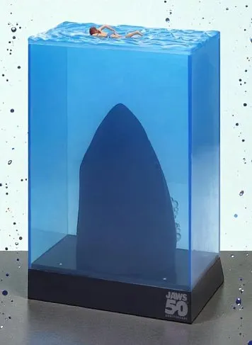 Фигурка Челюсти — SD Toys Jaws 50th Anniversary 3D Movie Poster Light-Up Figure