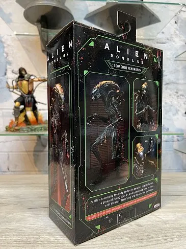 Фигурка Alien Romulus Scorched Xenomorph — Neca Ultimate Figure