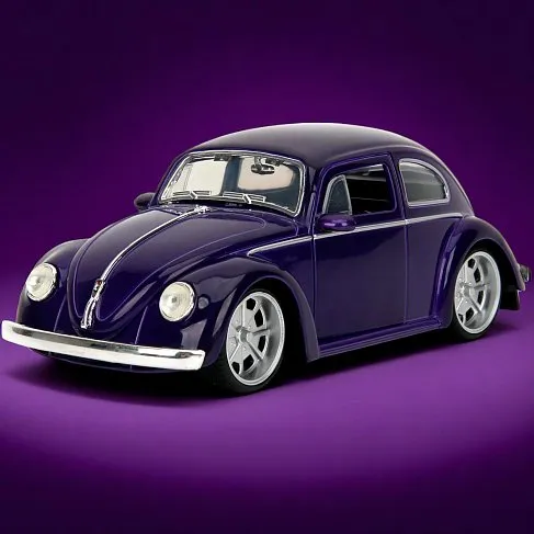 Модель Wednesday 1972 VW Beetle w Wednesday & Thing Figures — 1:24 Die-cast Model