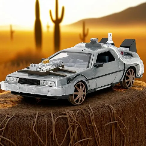 Модель ДеЛориан — Back to the Future 3 1982 DeLorean w Railroad Wheels 1/24 Limited Edition