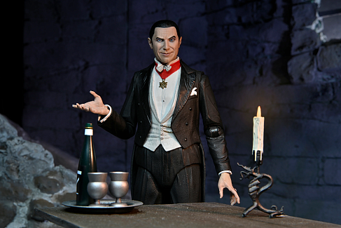 Фигурка Dracula Transylvania — Neca Universal Monsters Ultimate Color